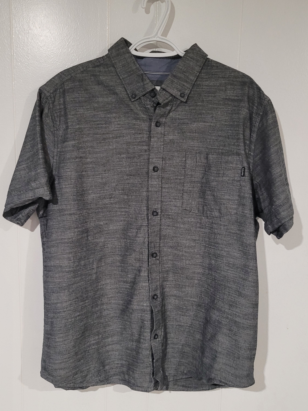 3 Men's  Short-Sleeve Button-Down Shirts Size XL. Hurley, Quick Silver, Oxygen